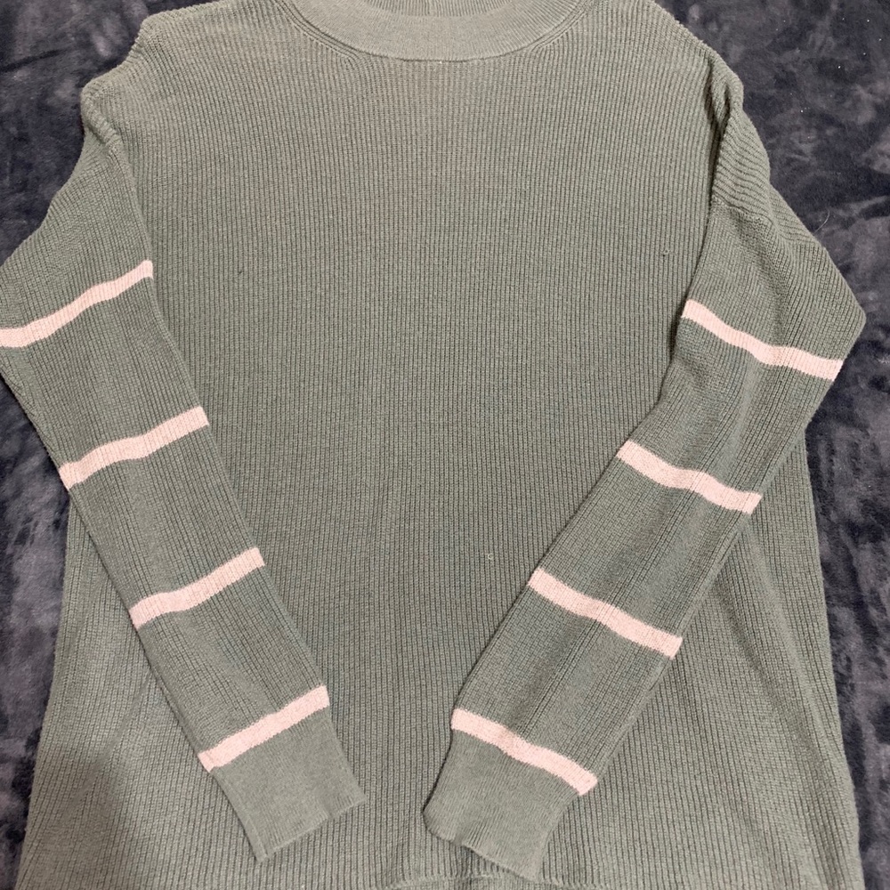 American Eagle sweater